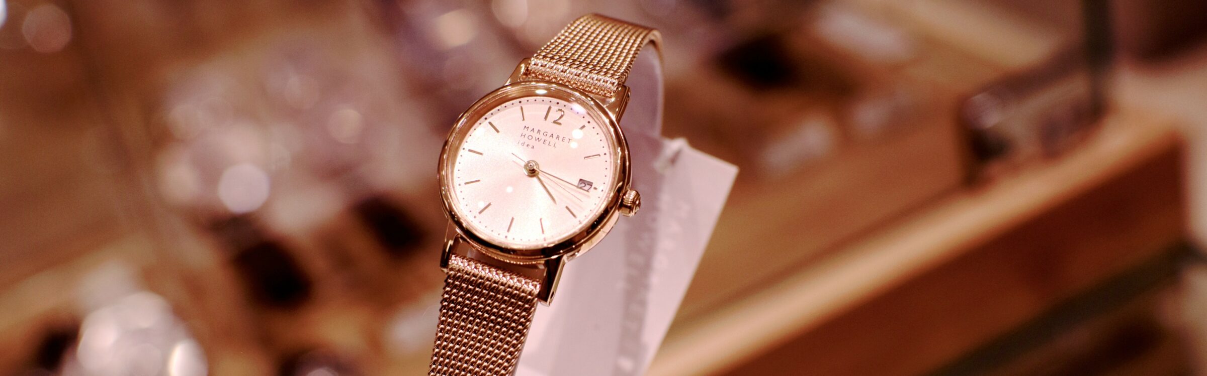 1F move | 【MARGARET HOWELL idea】小ぶりで華奢な腕時計 | COCOSA 