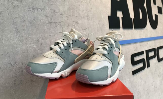 NIKE　NEW COLOR ～W AIR HUARACHE（ハラチ）～