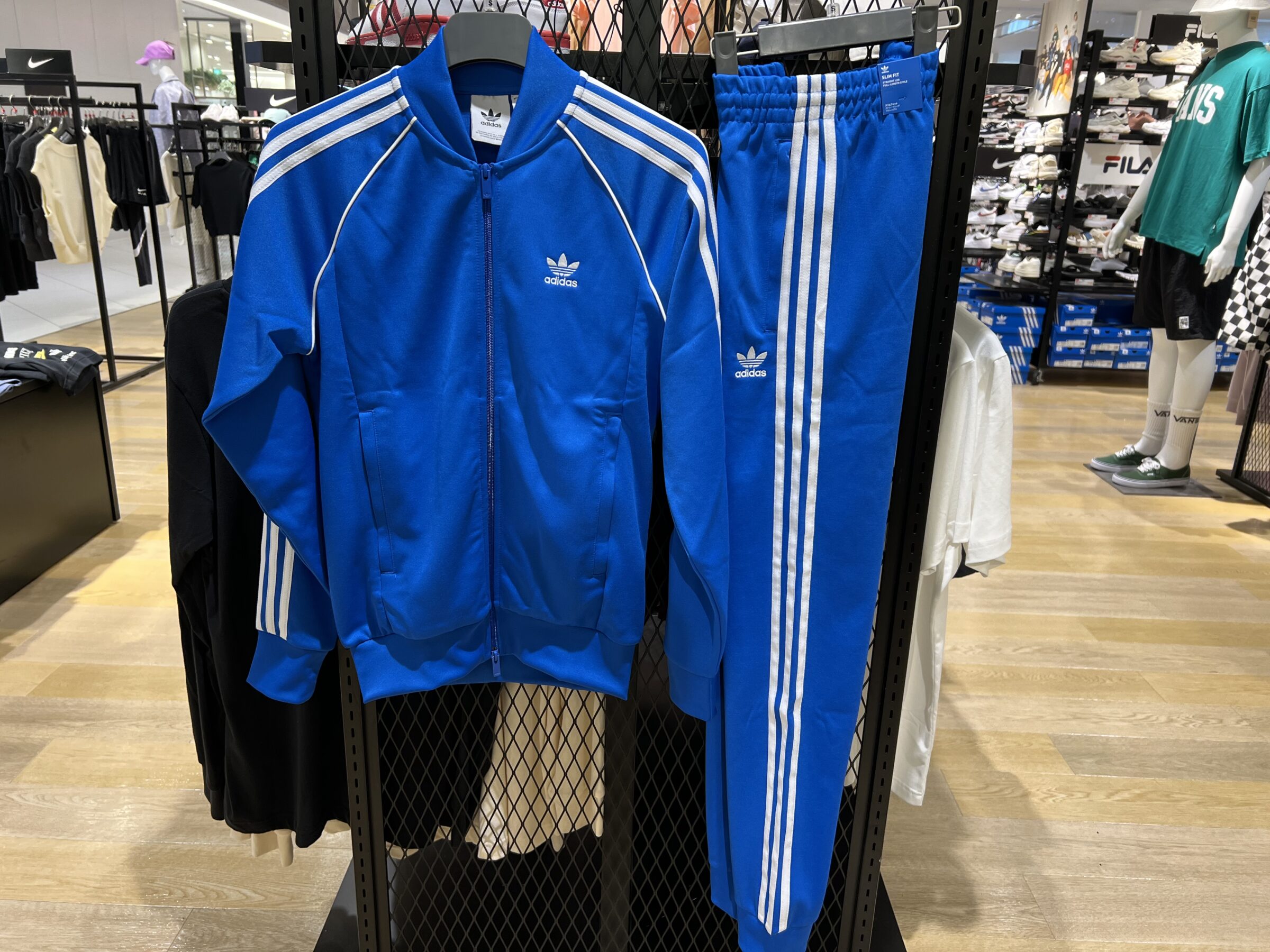 トップ adidas ジャージ 仕事